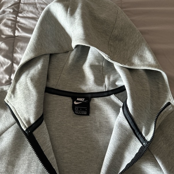 Nike Tech Fleece Jacket - Picture 2 of 4